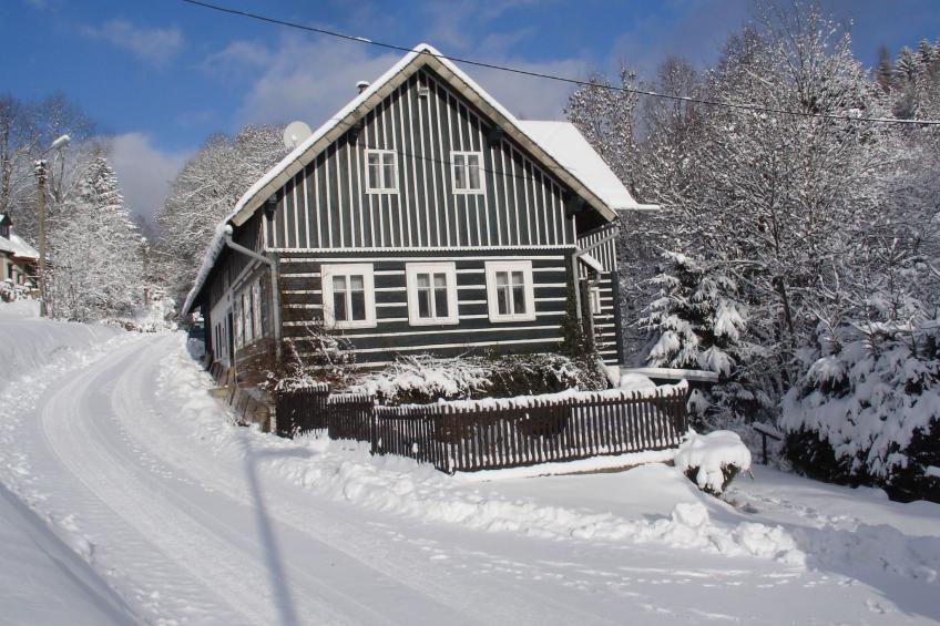 Charmantes, traditionelles Holzhaus