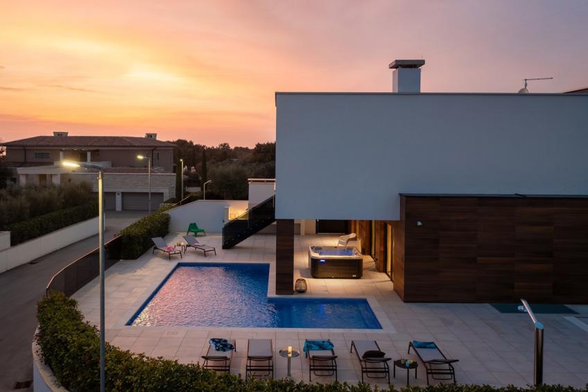 Villa mit Swimmingpool, Whirlpool und Sauna - BF-96KHV - foto 18