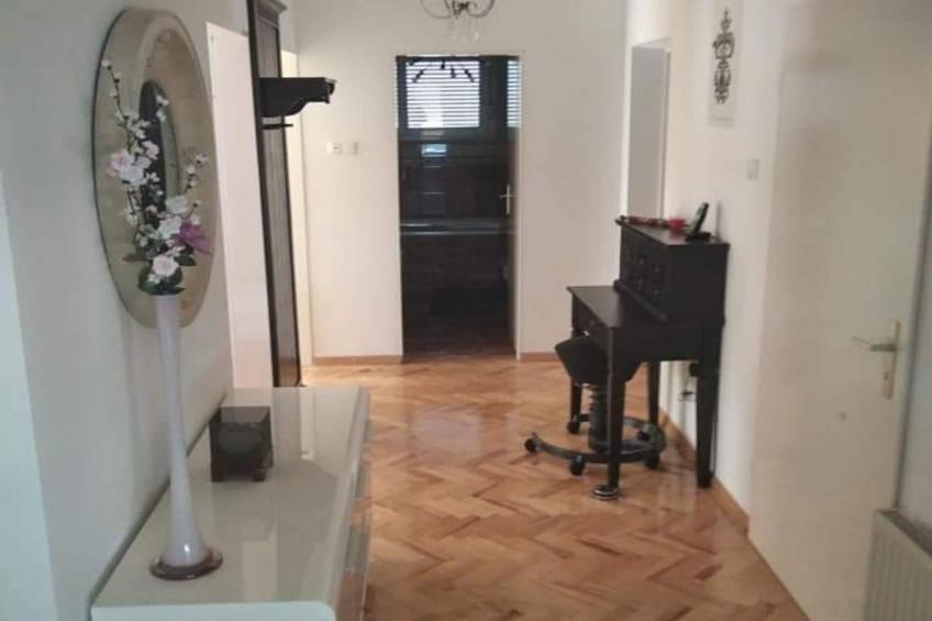 Holiday Home Dugo Selo M&A - Five Bedroom Holiday Home with Terrace - foto 15