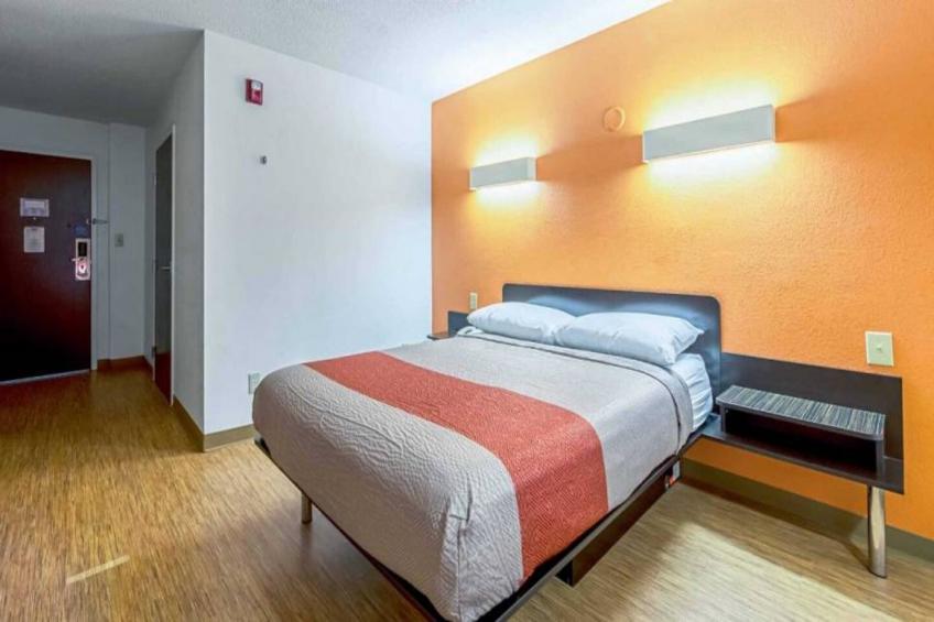 1 Queen Bed  Non-Smoking - foto 10