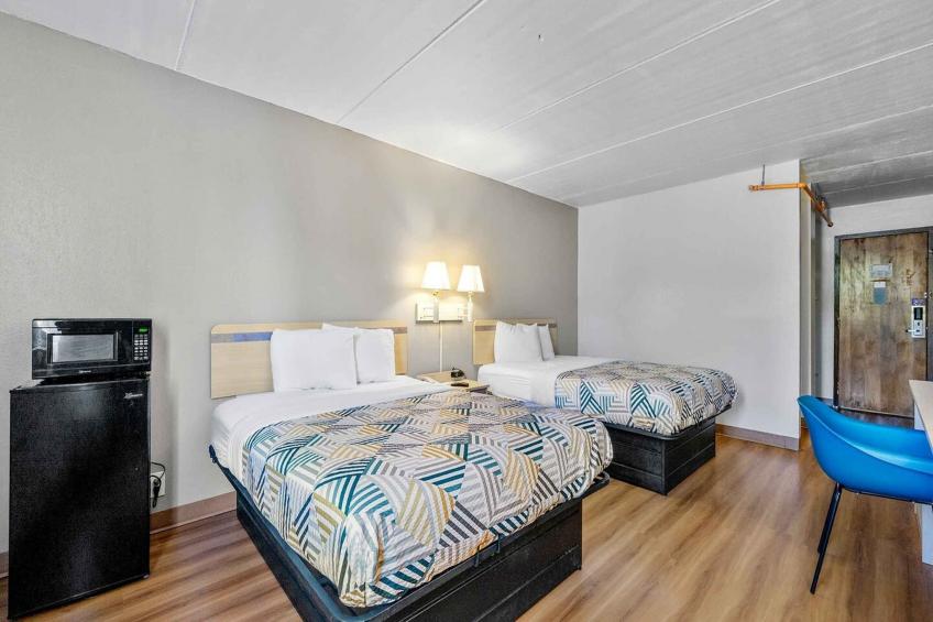 2 Queen Beds  Premium Micfridge - foto 5