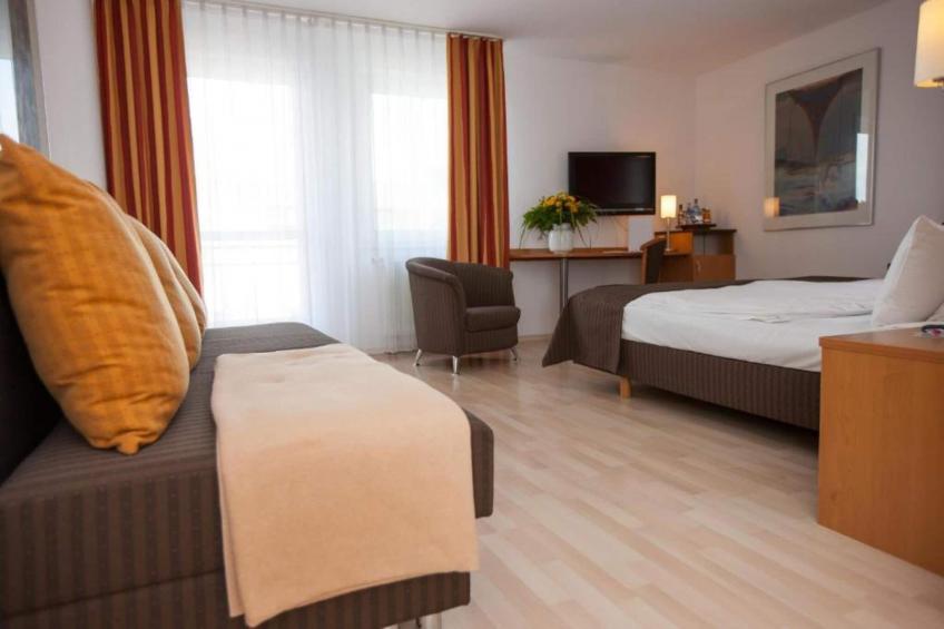 Stuttgart Großbettlingen Hotel by Belvilla Standard Quad Room - foto 24