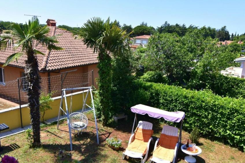 mit Blick auf das Wasser