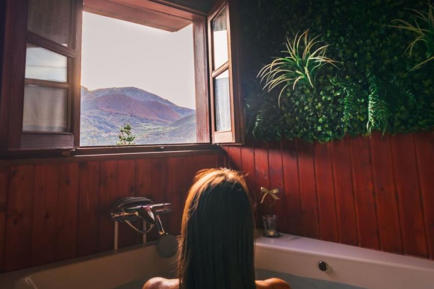 Berghütte mit Terrasse, Kamin und Jacuzzi