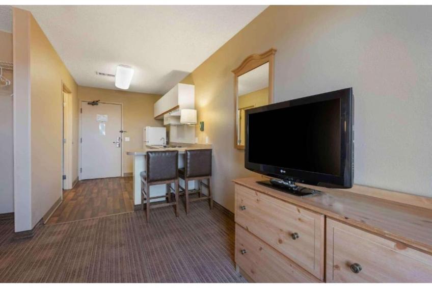 1 King Bed | Non-Smoking, Kitchen - foto 36