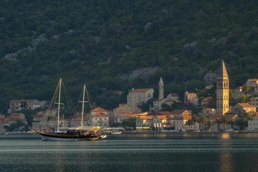 Charming Seaside Escape in Kotor - One Bedroom Apartment with Sea View 2 - foto 20
