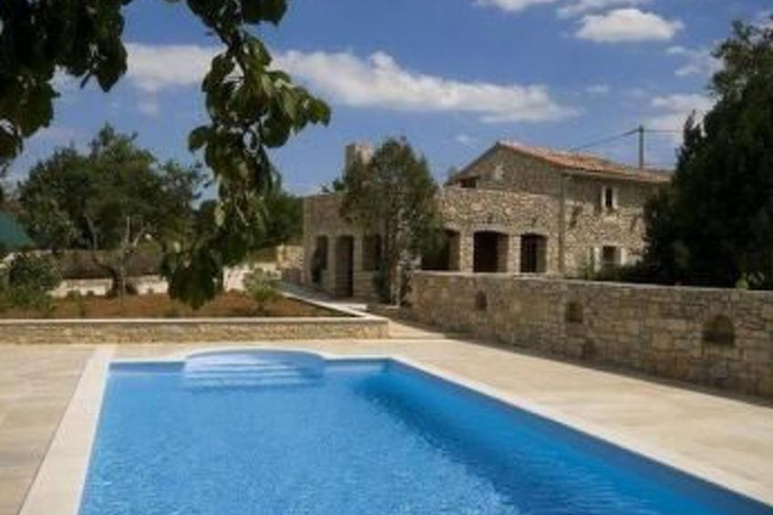 in Paradiž mit Barbecue