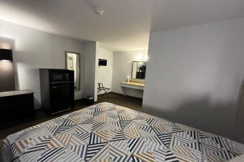 1 King Bed  Non-Smoking Micfridge - foto 23