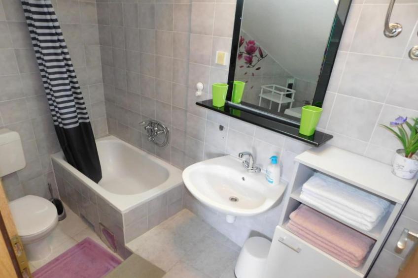 Apartments Roščić - Two Bedroom Apartment with Balcony - foto 13