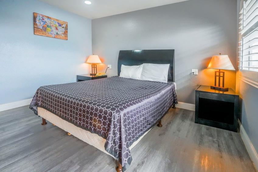 King Bed Accessible Non-Smoking