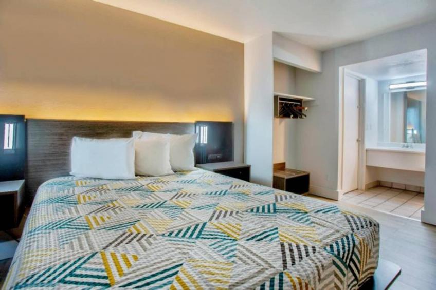 1 Full Bed  Non-Smoking Micfridge - foto 13