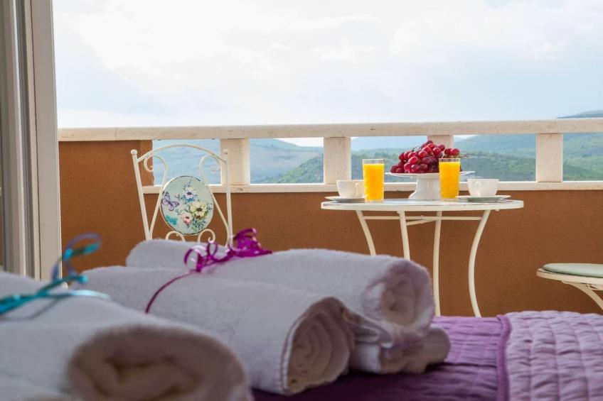 Peaceful Escape with Mountain Views, Heated Pool and Modern Amenities in Radošić - Four Bedroom Villa - foto 19