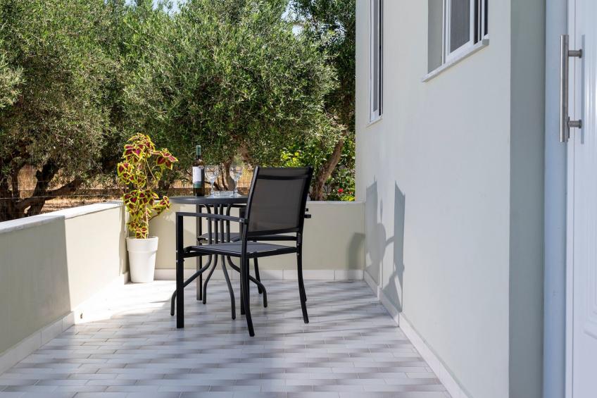 in einem Olivenhain in Strandnähe - foto 34