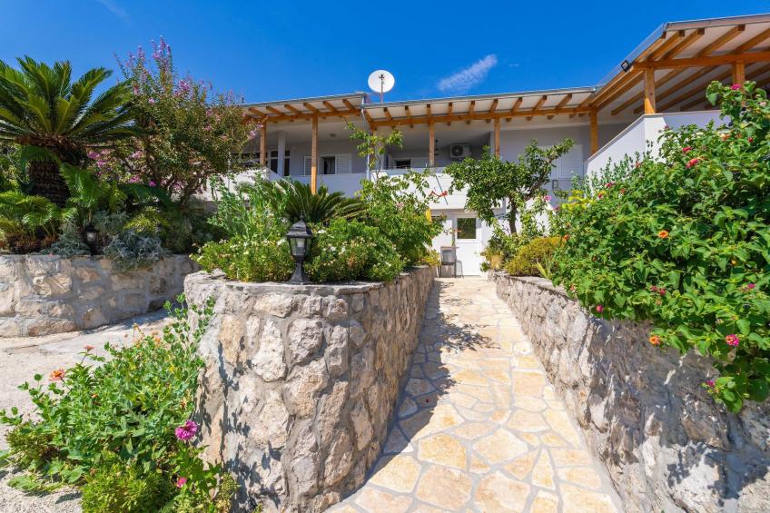 Apartments Djurkovic - Two-Bedroom Apartment with Shared Terrace and Sea View - foto 20
