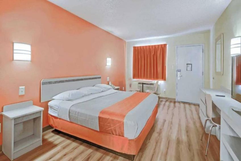 1 King Bed  Smoking - foto 6