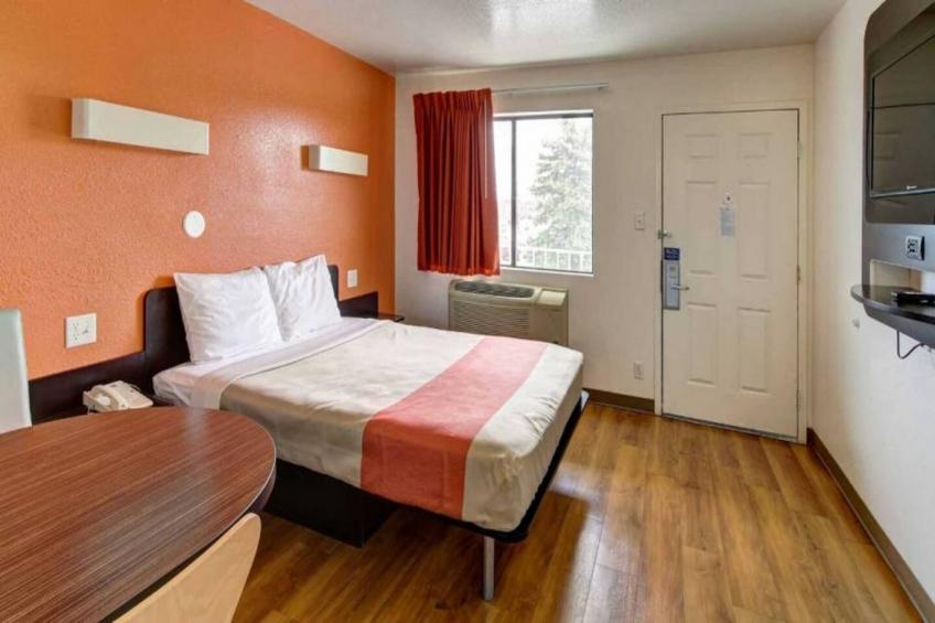 1 Queen Bed  Non-Smoking - foto 7