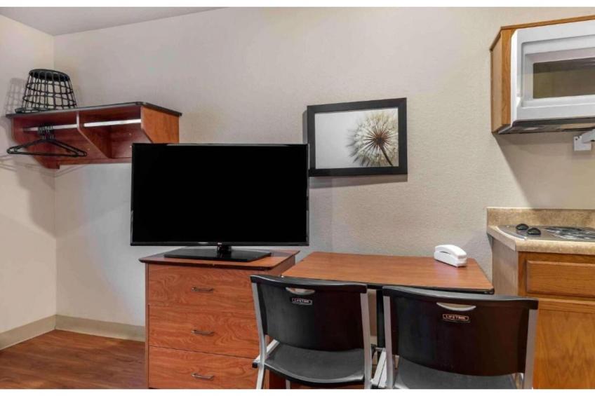 1 Full Bed | ADA\/Tub\/Non-Smoking\/Kitchen - foto 12