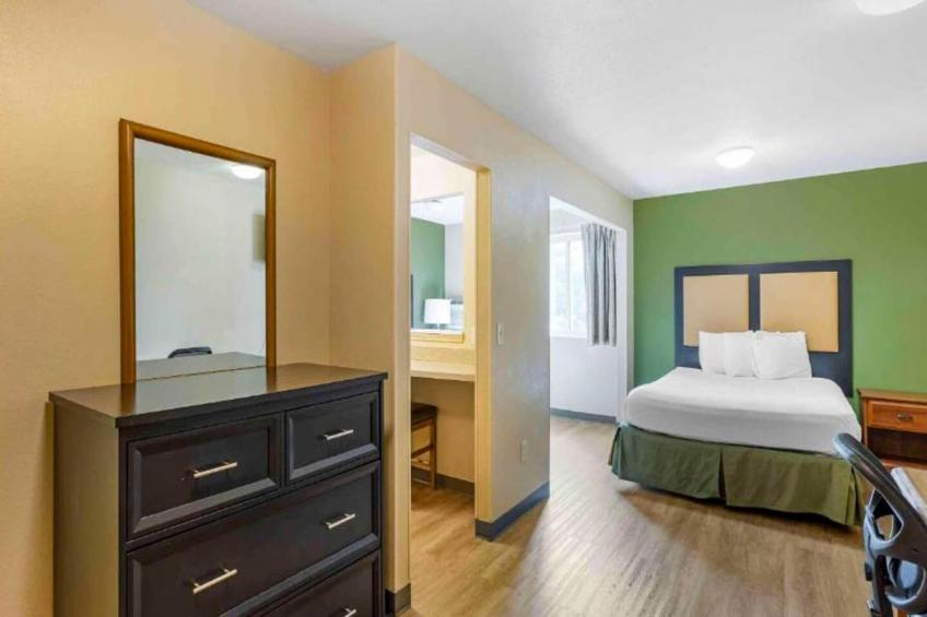 1 Queen Bed | Non-Smoking, Kitchen - foto 18