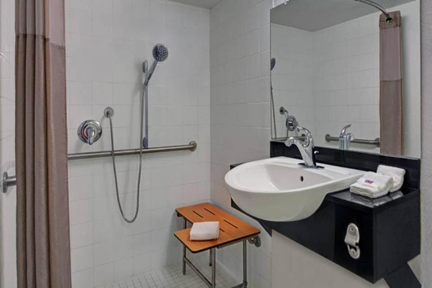 2 Full Beds  ADA/Tub - foto 11