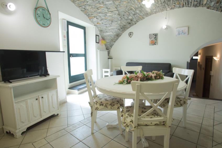 Charmantes Appartment in Diano San Pietro