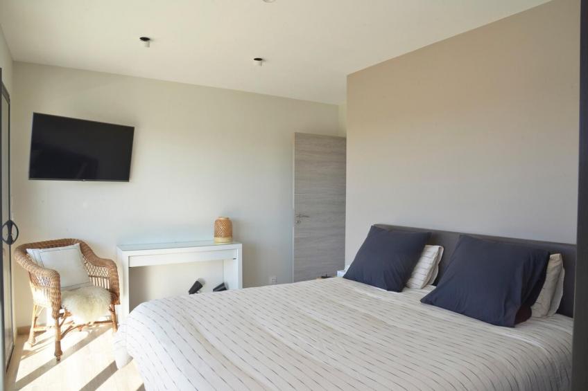 Belle maison avec piscine à débordement chauffée - foto 25