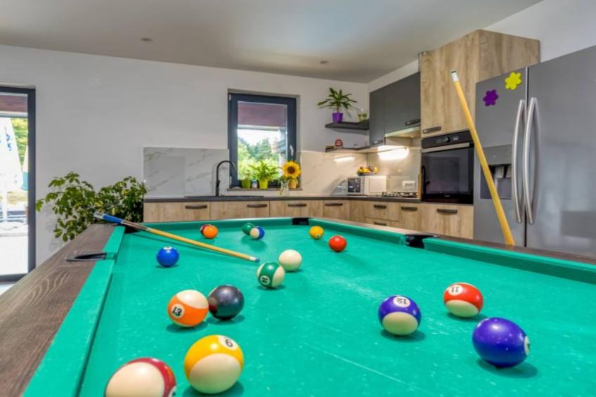 Four Bedroom Holiday House Mali Raj with Pool - foto 27