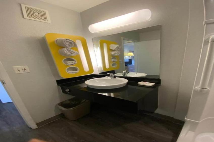 1 Full Bed  Suite Non-Smoking Kitchen - foto 9