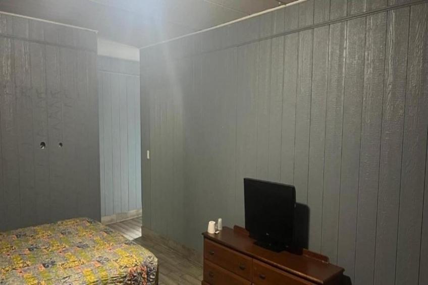 King Bed Smoking