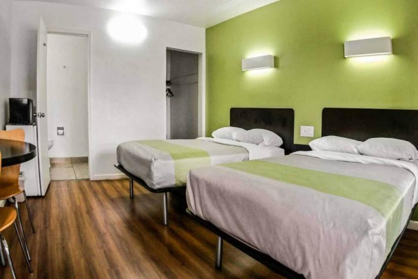 2 Queen Beds  Non-Smoking Micfridge - foto 9