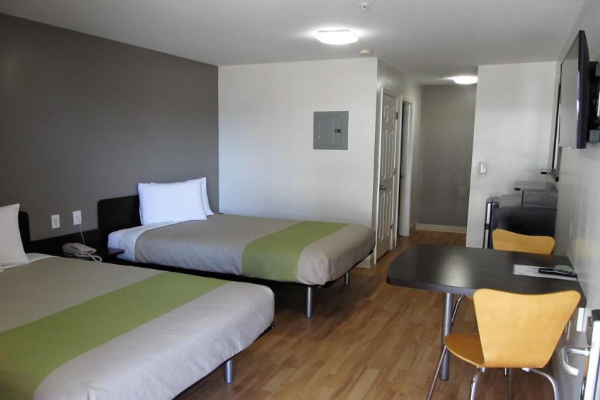 2 Full Beds  Smoking Kitchen - foto 11