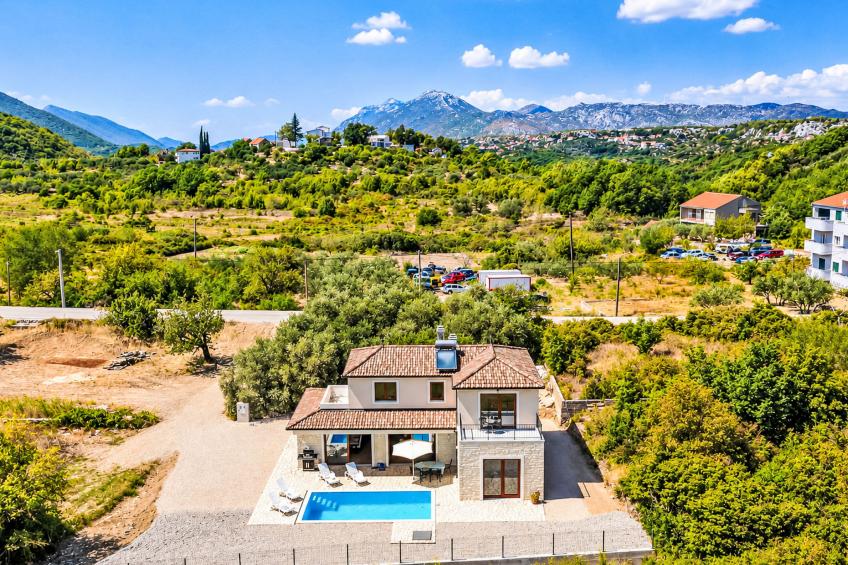 Alleinstehende Villa Slime mit Pool und Garten - foto 14