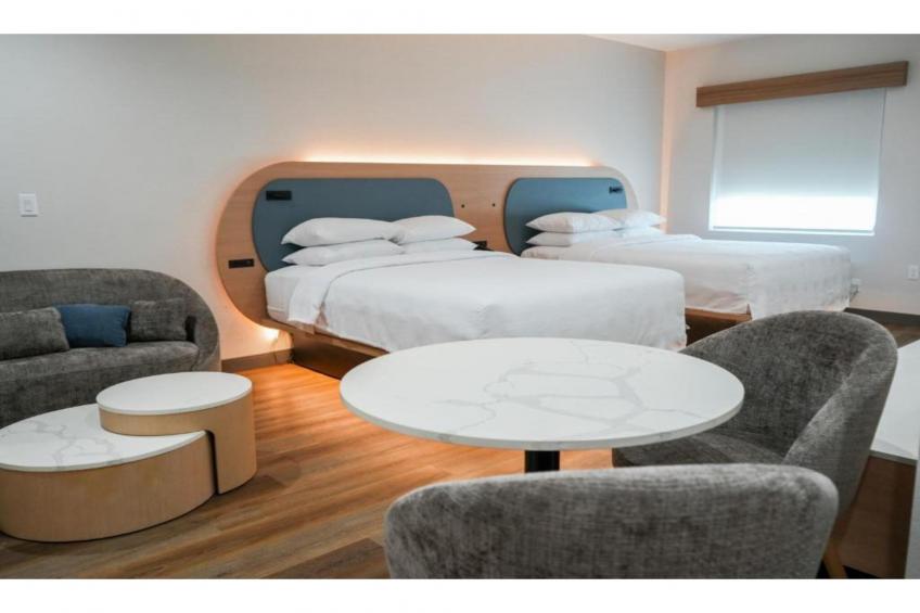 Deluxe Two Queen Room with Sofa - foto 5