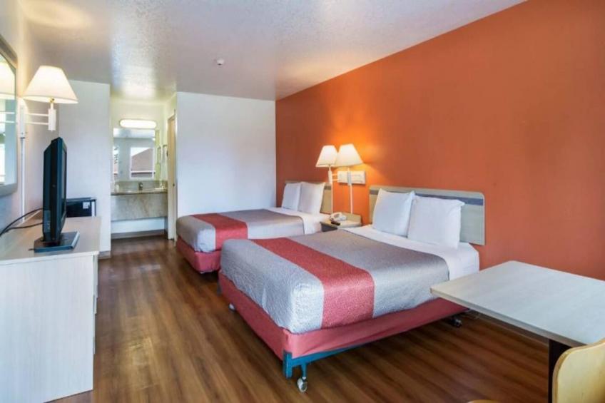 2 Queen Beds  Smoking - foto 6