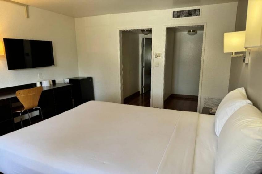 1 QUEEN BED - foto 23