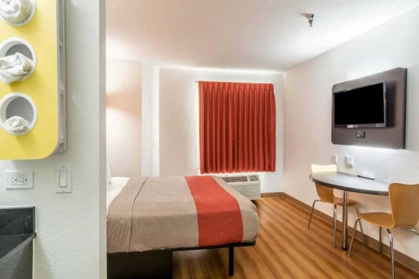 1 Queen Bed  Smoking - foto 7