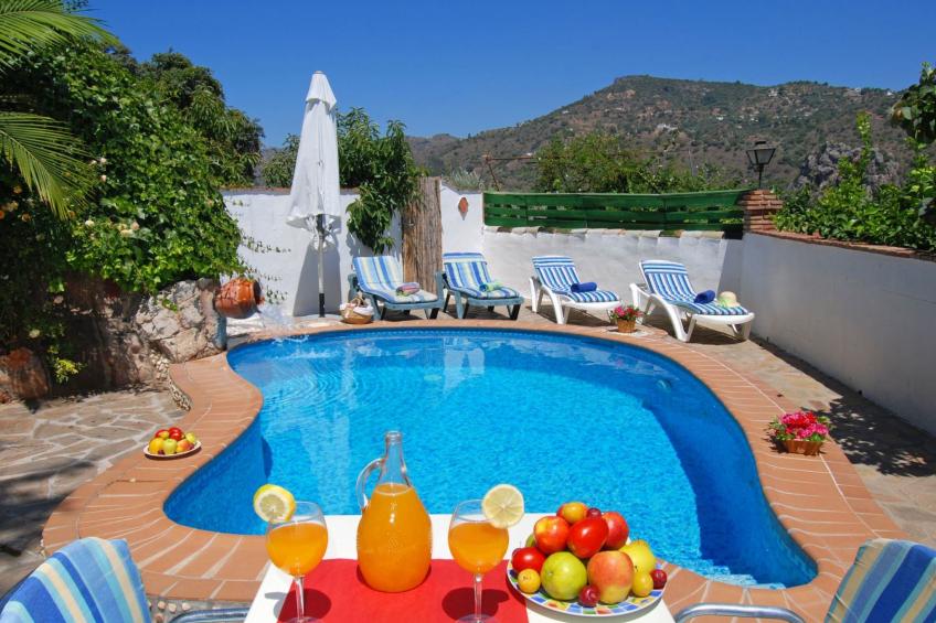 Schönes Landhaus mit Pool, Klimaanlage, Privatsphäre.