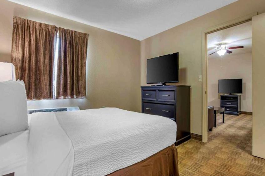 1 Queen Bed | Mob Acc Tub Ste Nsmk Sb Micfri - foto 24