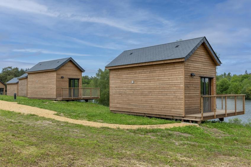 Le Domaine des MonÃ©diÃ¨res - Cabane de charme vue Lac 2ad  2enf -12ans - foto 8