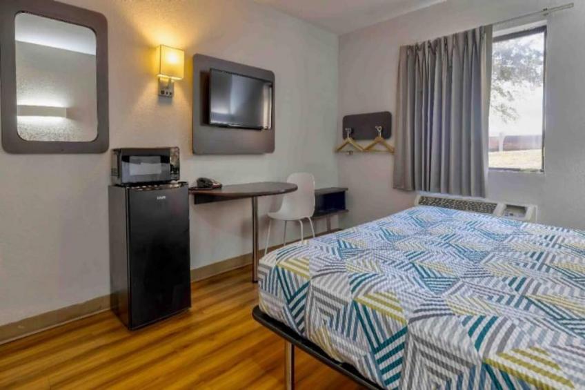 1 King Bed  Smoking Micfridge - foto 14