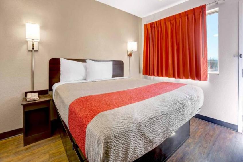 1 King Bed  Non-Smoking - foto 8