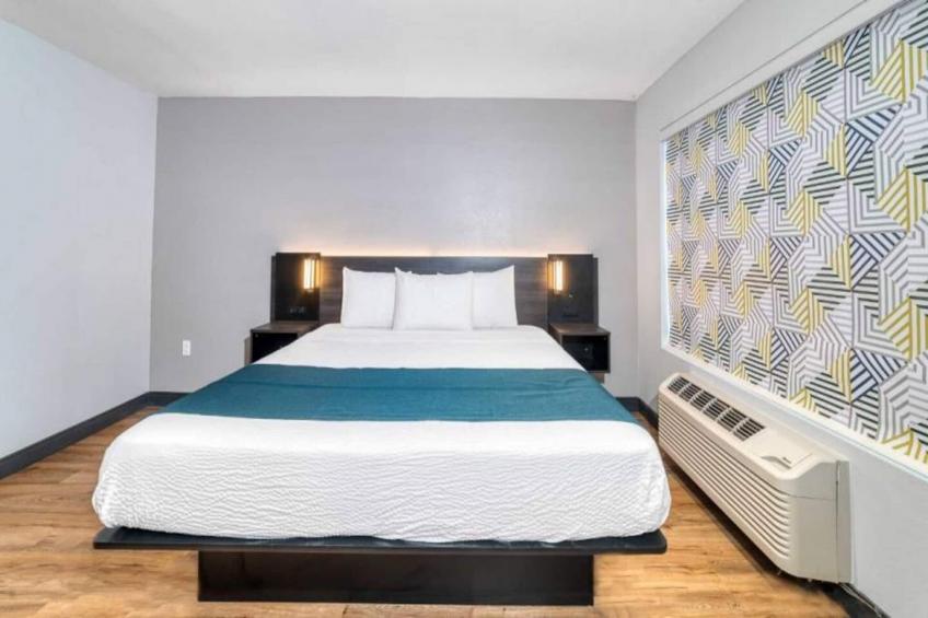 1 King Bed  Non-Smoking Micfridge - foto 11