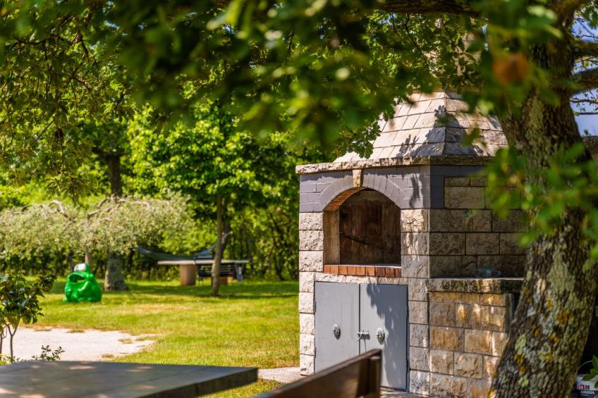 Schönes Haus mit großer grüner Umgebung, Pool - foto 40