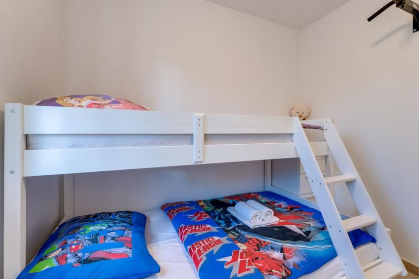 Haus in Pinezići mit privatem Pool - foto 28