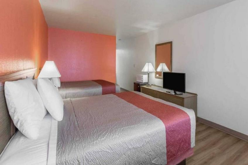 2 Queen Beds  Non-Smoking Micfridge - foto 5