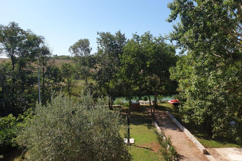 Am Fluss gelegenes Haus mit Galerieschlafplätzen - foto 4