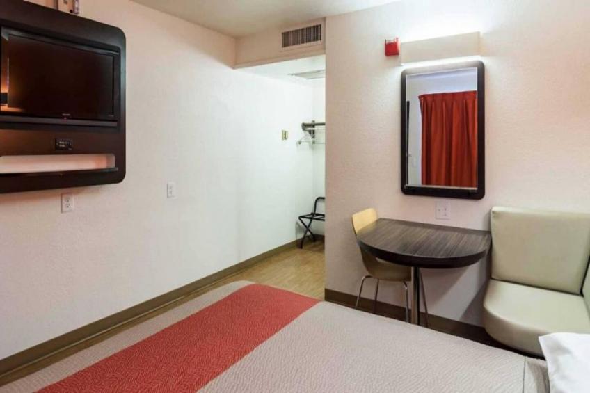 1 Full Bed  Mobility Access RI Shwr Nsmk - foto 17