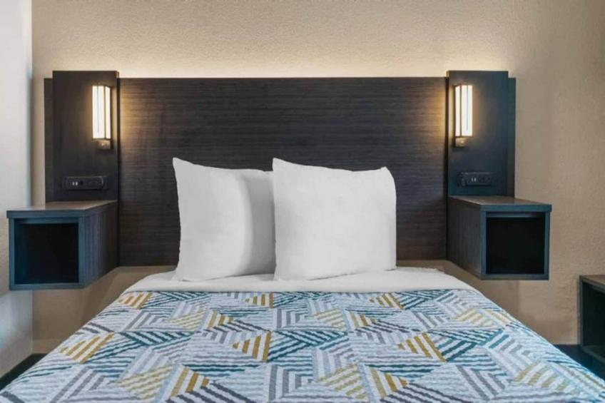 1 Queen Bed  Smoking - foto 8
