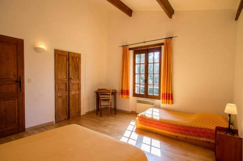 L'oubradou, Mas De Charme, Piscine Partagée En Provence, Nature Et Calme - foto 5