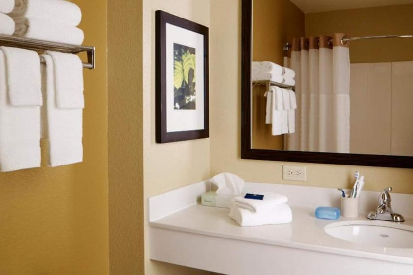 1 Queen Bed  Non-Smoking Kitchen - foto 25