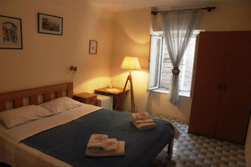 Quaint & Affordable Stay in Budva Traditional Stone House - Family Room 2 - foto 4